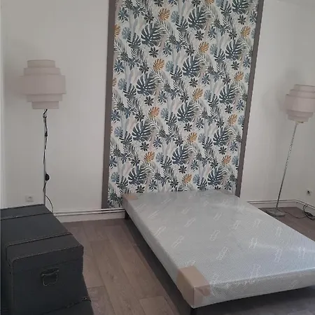 Guest house Spacieuse Avec Salon Et Salle De Bain Sur Le Port De La Rochelle